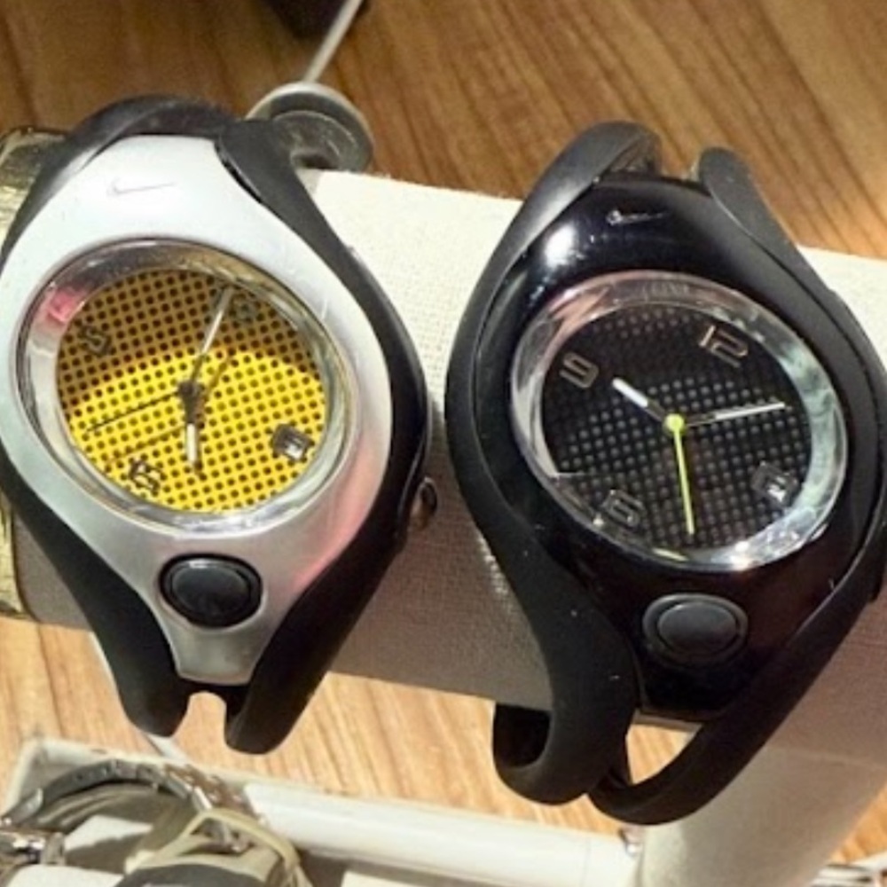 Vintage Nike
Analog Sport Watch Bundle WR0078 | Y2K
Yellow & Black Duo